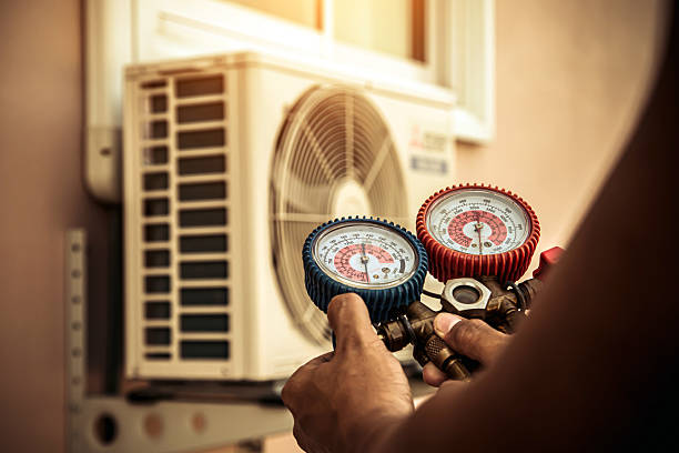 Professional Hvac technician working in Cloverdale, OR